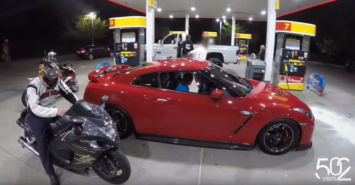 [VIDEO] Nissan GT-R Murders Some Bikes On the Highway