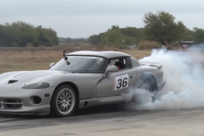 [VIDEO] 2400 Horsepower Viper “Won’t Hook Up To A Dyno”