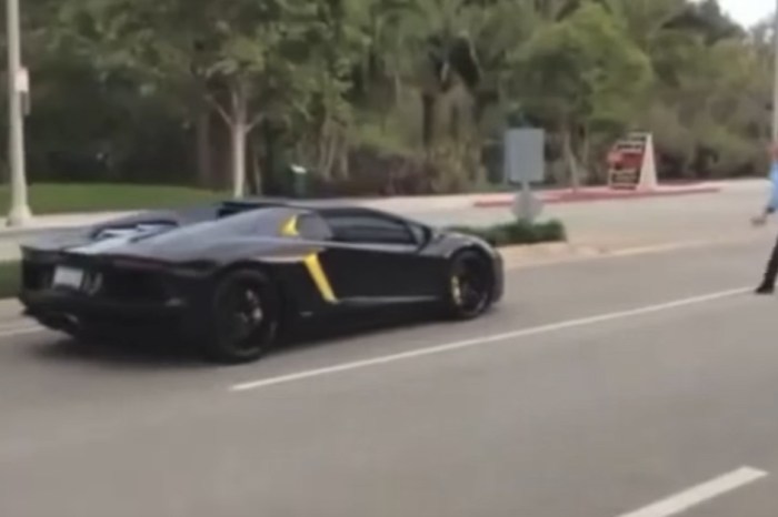 [VIDEO] Guy Throws a Rock at a Lamborghini Aventador So It’ll Stop Racing