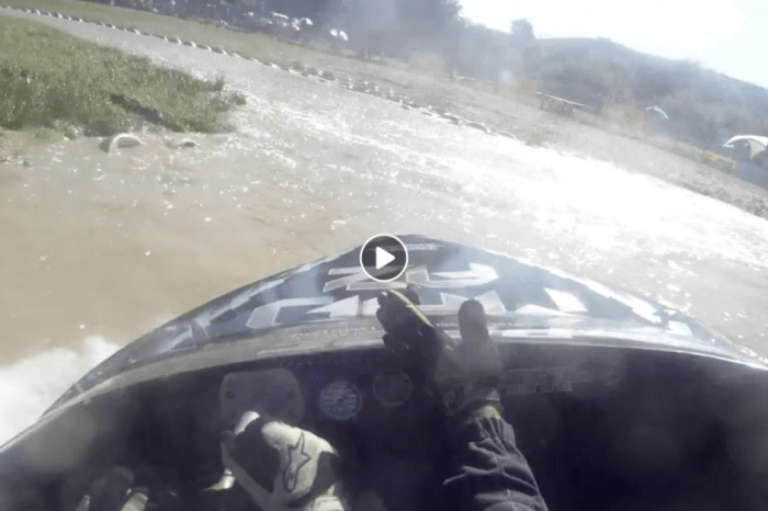 Crazy-Fast Speedboat Rips up Hairpin Turns in Wild Action Video