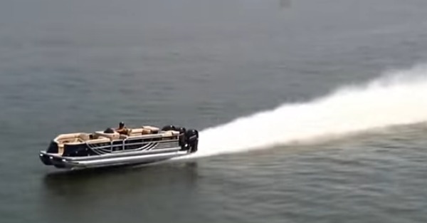 World’s fastest pontoon boat reaches 114 mph | Engaging ...