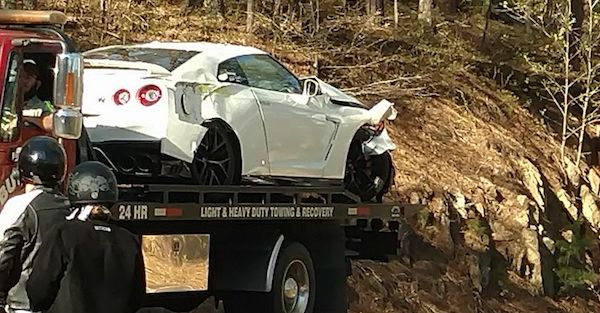 “Awesome” driver discovers Tennessee’s dangerously narrow roads