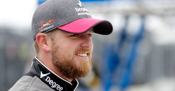Justin Allgaier gets a new crew chief days before the championship race