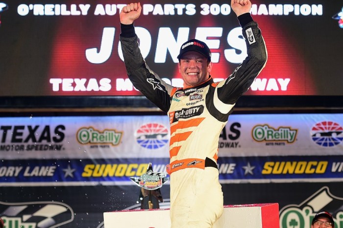 Erik Jones does a first-class job honoring the drivers who came before him