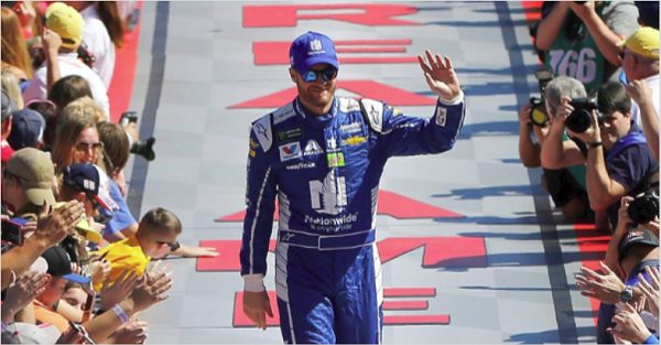 Dale Jr’s goodbye — and one, big embrace — are among the most touching moments of 2017
