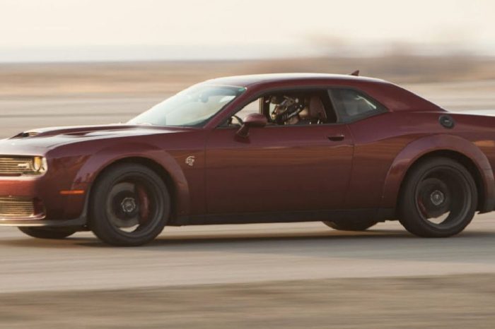 Is the Dodge Challenger Hellcat Widebody Any Good on Its Home Turf?