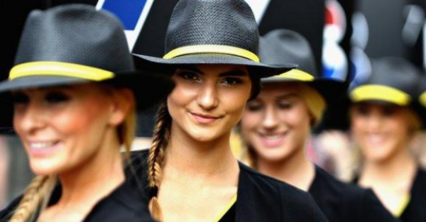 Rival series comes off as hypocritical after it taunts F1 for use of grid girls