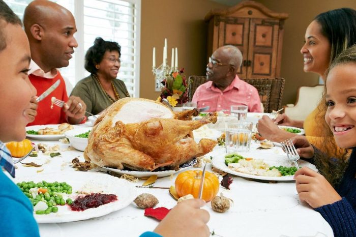 Here Are Some “Do’s” and “Don’ts” for Celebrating Thanksgiving with the Family