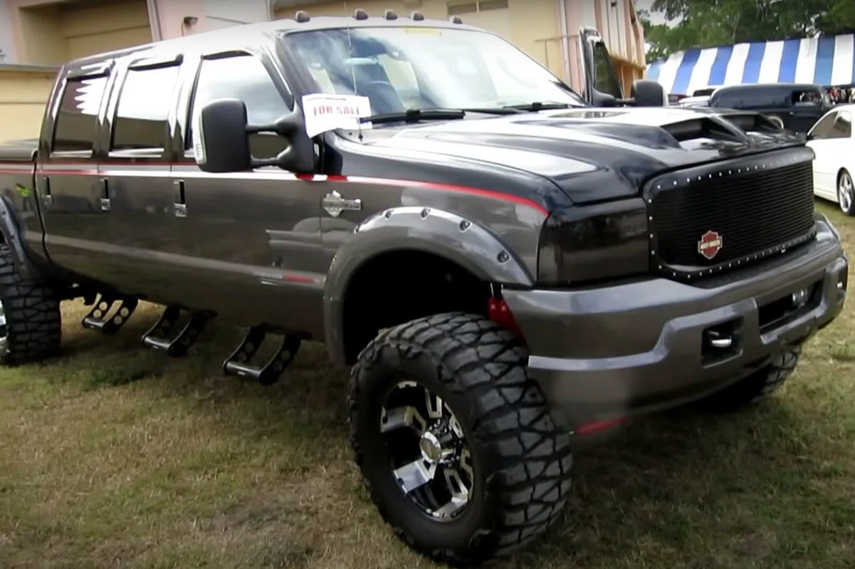 This Custom F350 Is an Awesome Tribute to HarleyDavidson Engaging