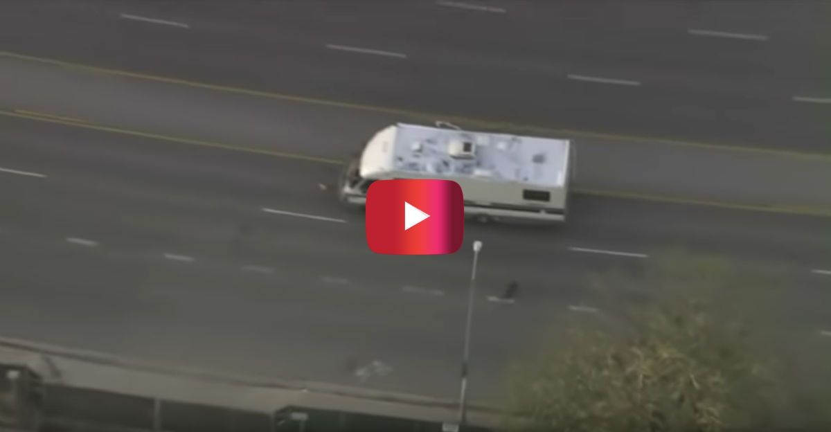 Dog Jumps out of Stolen RV During Intense High-Speed Chase - alt_driver
