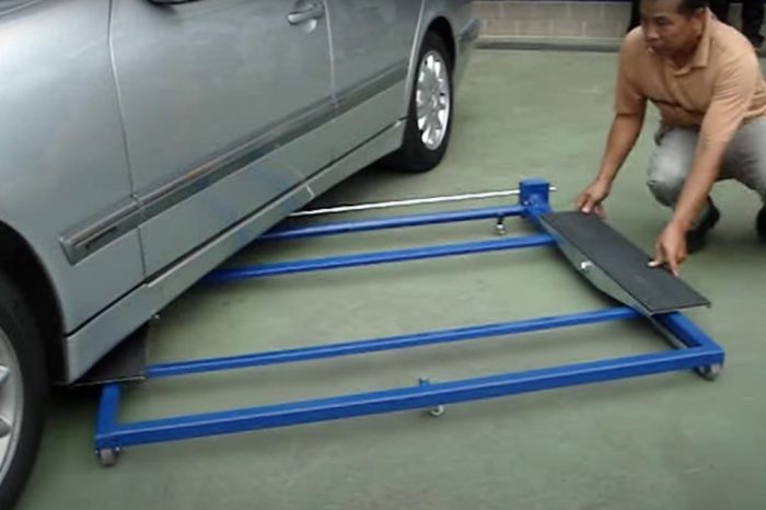 This Mini Car Lift Works Great in Any Garage