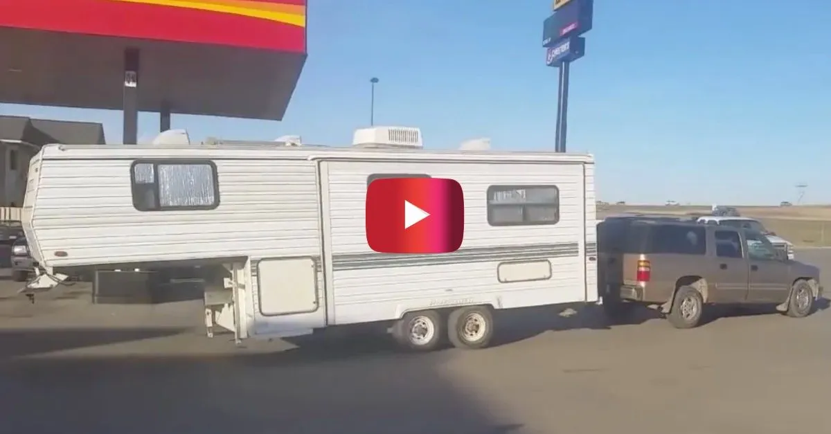 Driver Pulls 5th Wheel Camper Backwards With Bumper Hitch Engaging Car News Reviews And Content You Need To See Alt Driver