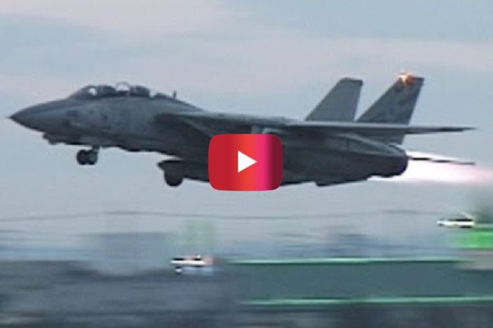F-14 Tomcat Hits High Speeds in Epic Takeoff Video