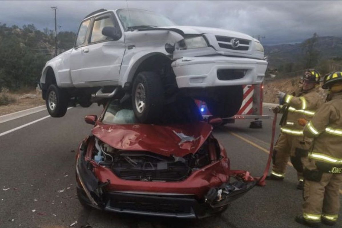 Wild Highway Car Crash Leaves First Responders Completely Baffled alt