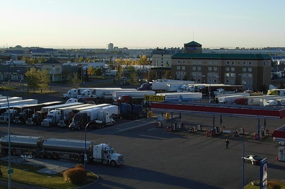 Where Do Truck Drivers Sleep And How Long Is A Trucker s Sleep Cycle 