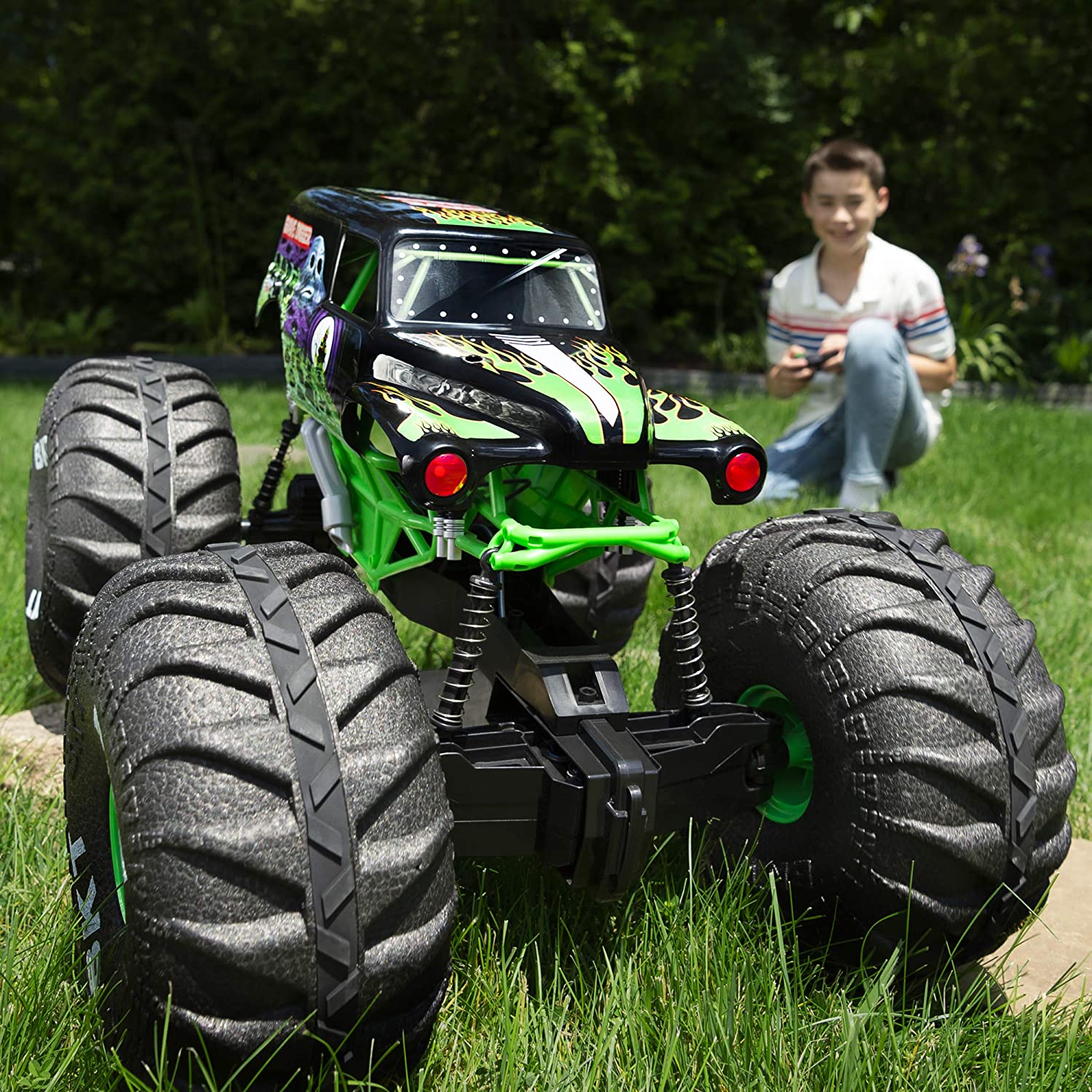 Monster Jam, Official Mega Grave Digger All-Terrain Remote Control Monster Truck with Lights, 1: 6 Scale