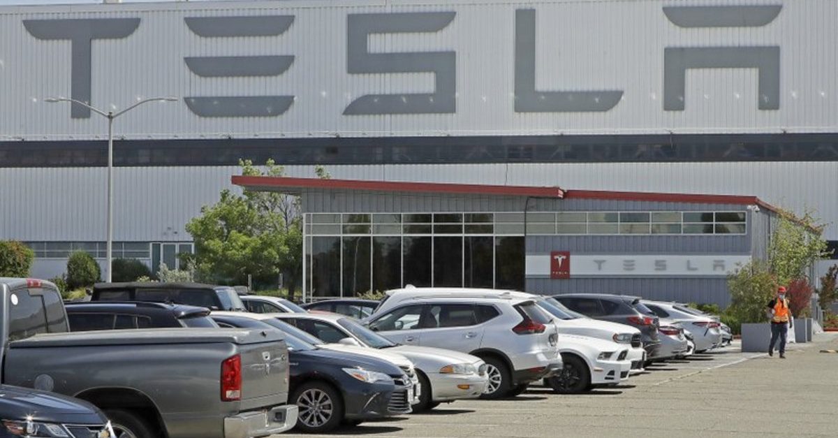 Tesla Picks Austin, Texas for 1 Billion “Gigafactory” Engaging Car