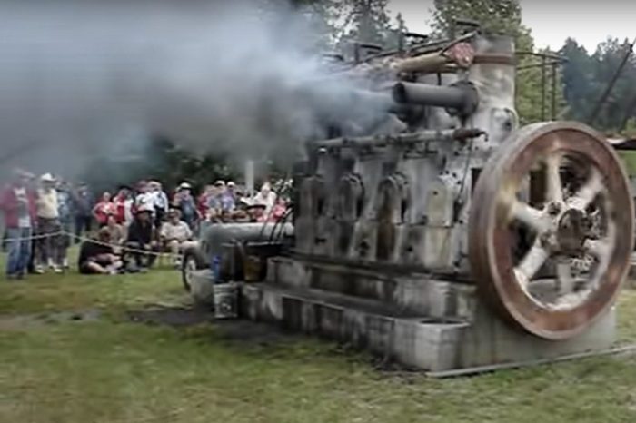 This Massive Engine From 1936 Is a Smoke-Spewing Monster
