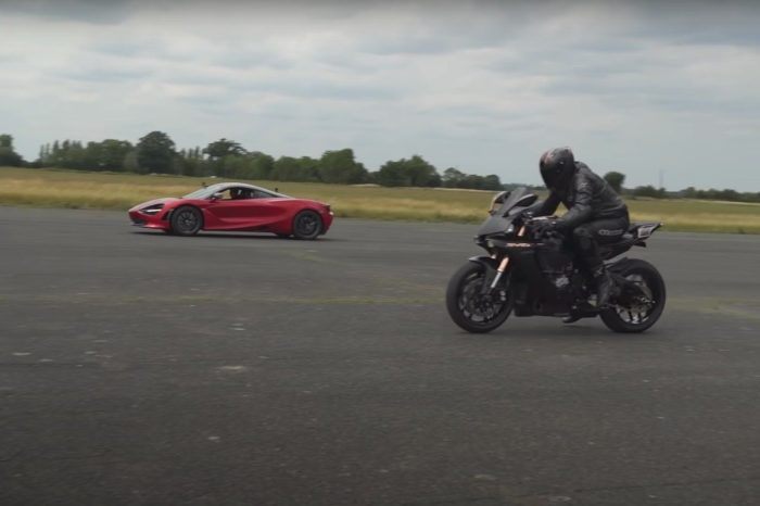 McLaren 720S Shows Its Dominant Speed in Race Against Yamaha R1