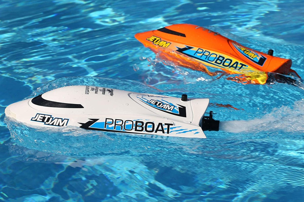 10 Best RC Jet Boats of 2021 for Kids For Rivers, Pools, & Lakes
