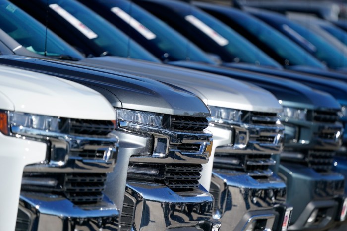 Automakers Avoided Disaster in 2020 With Late-Year Boost in Car Sales