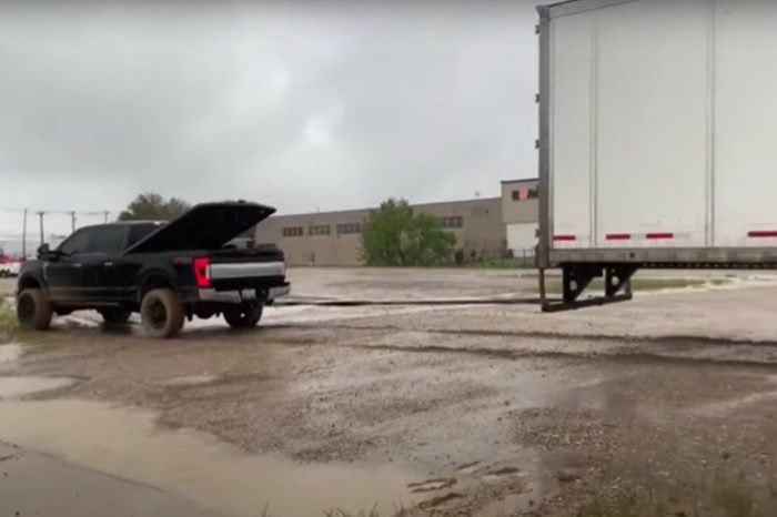 Ford F-250 Helps Out Semi Stuck in Deep Texas Mud