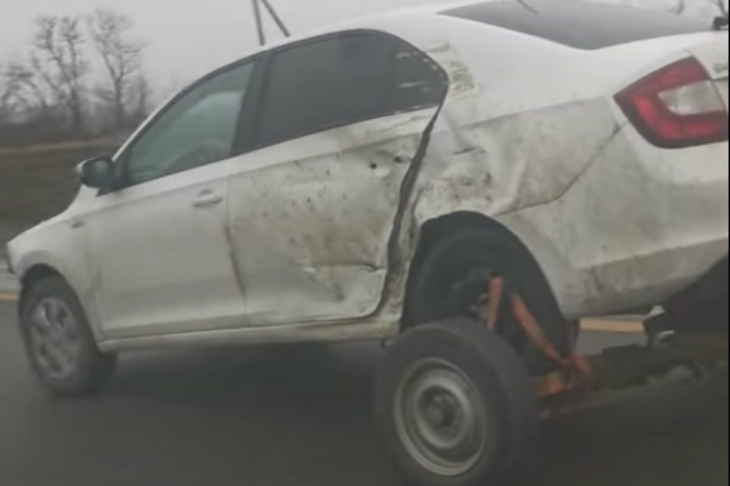 car uses trailer as back tires