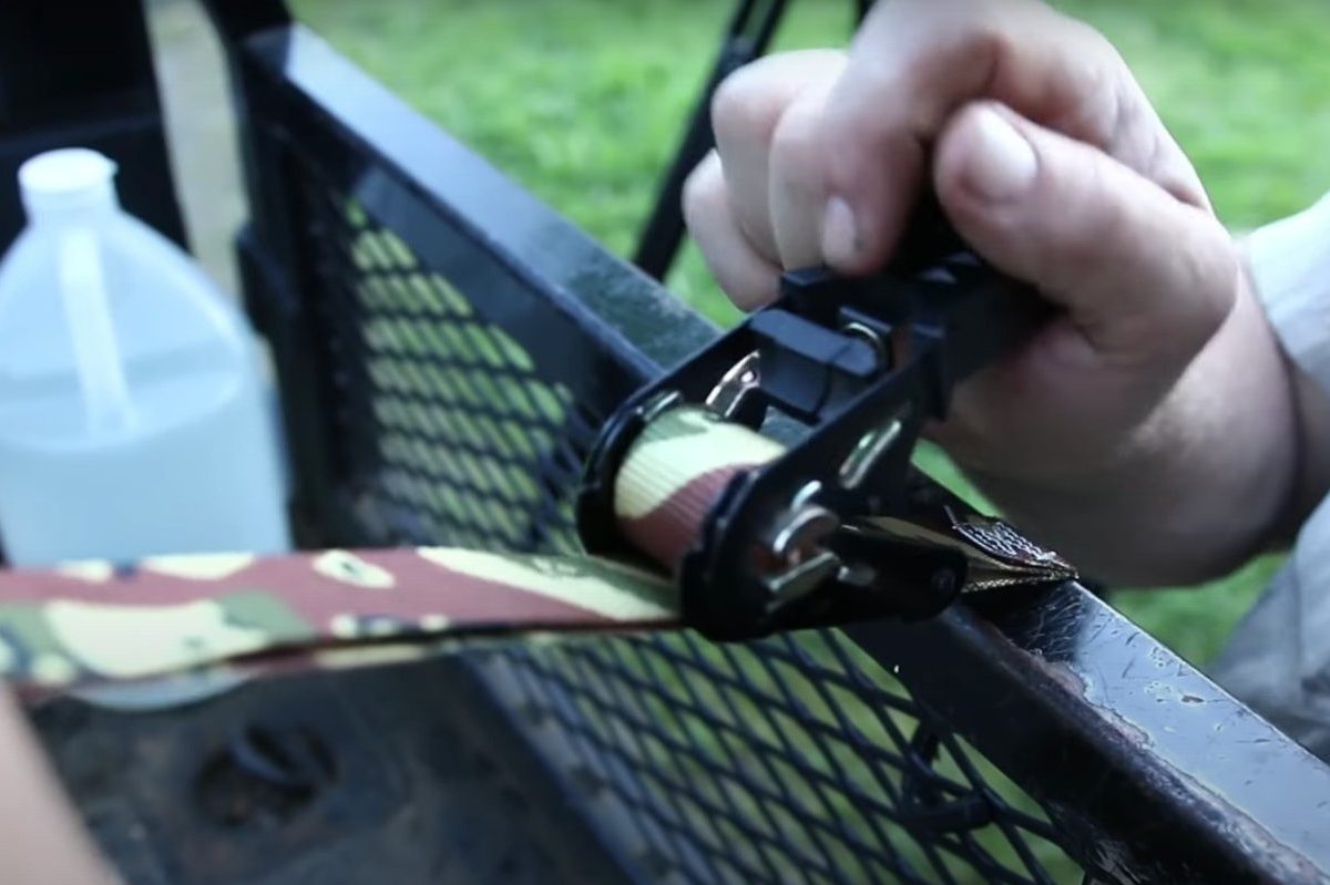 how to use a ratchet strap