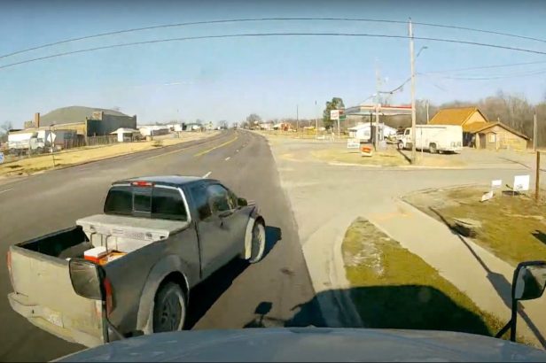 Pickup Truck’s Last-Minute Turn Ends in Disaster
