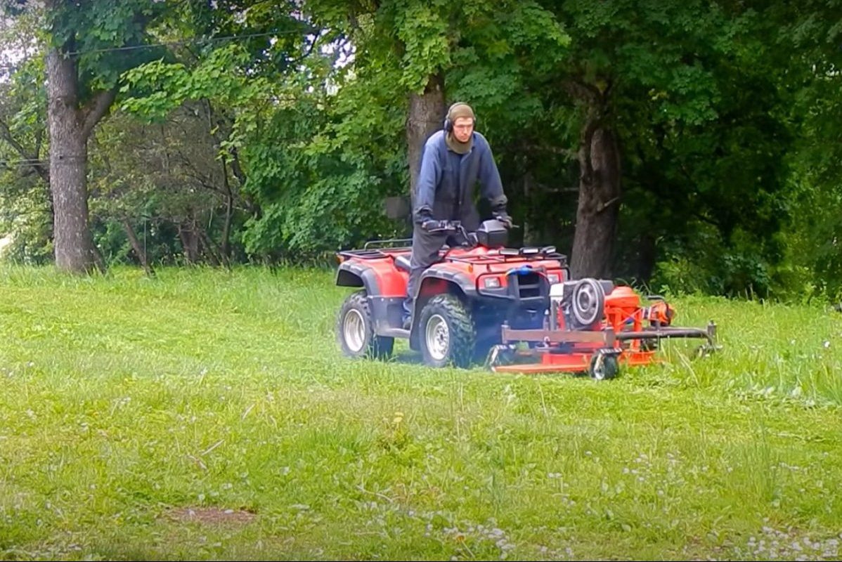 Diy Master Builds Front Mounted Atv Mower Out Of Spare Parts Ening Car News Reviews And Content You Need To See Alt Driver
