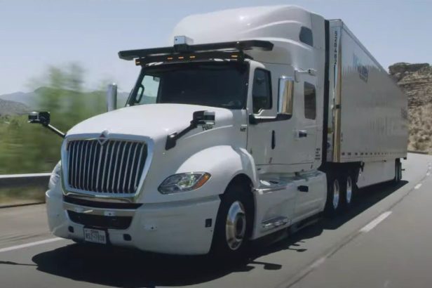 Self-Driving Semi Truck Completes Long-Haul Delivery 10 Hours Faster Than a Human Trucker Could