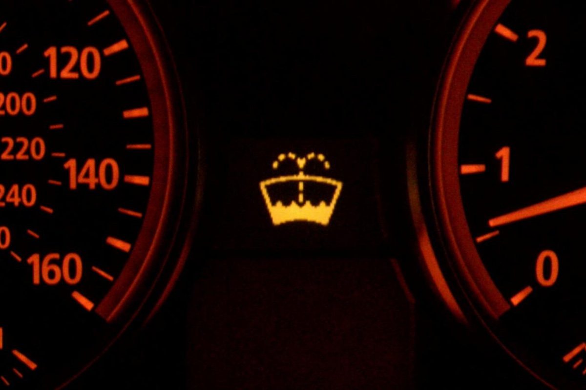 What Does the Washer Fluid Warning Light Mean and What Should You Do