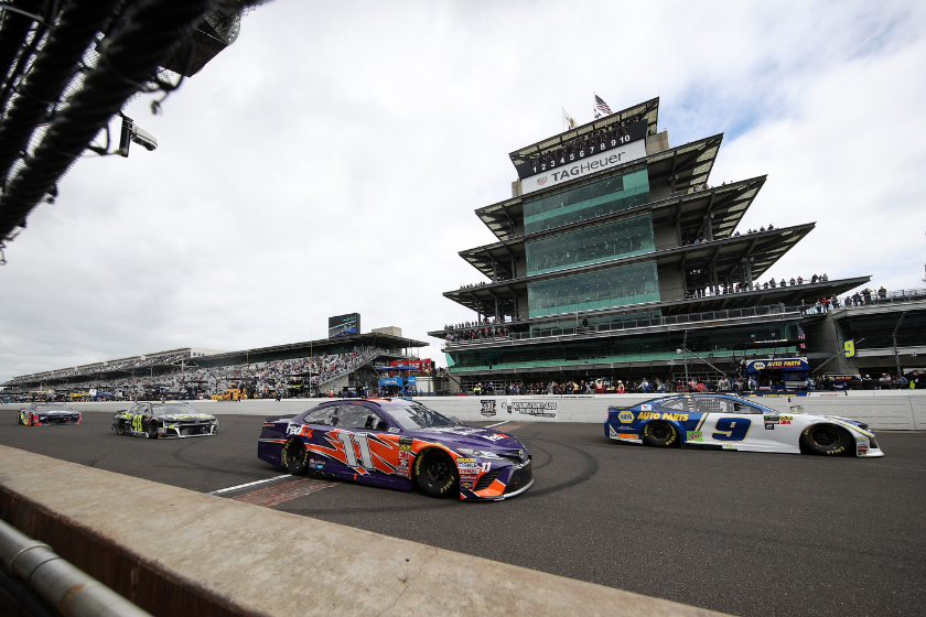 side view of cars racing at 2018 indianapolis motor speedway race