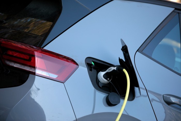 Should You Get an Electric Vehicle? Here Are Some of the Pros and Cons of EVs